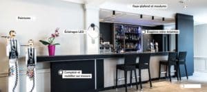 Bar moderne noir et blanc avec moulure au plafond