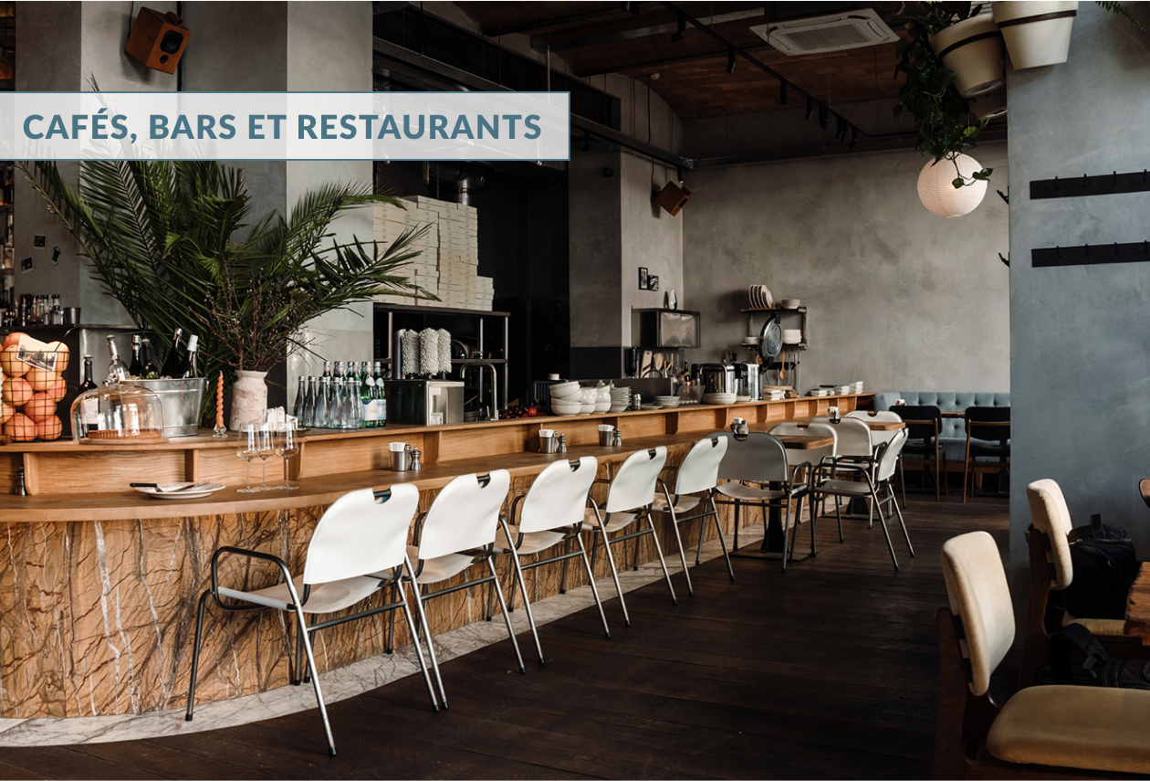 Bar-restaurant design avec des matériaux effet brut sur mesure