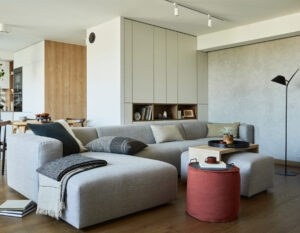 Meuble séparateur de pièces avec rangements et niches décoratives