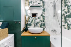 Carrelage à motif et mobilier sur mesure