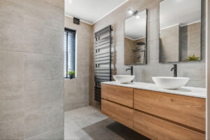 Carrelages et meuble vasque double au style nature