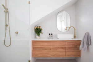 Mobilier sur mesure avec accessoires en laiton